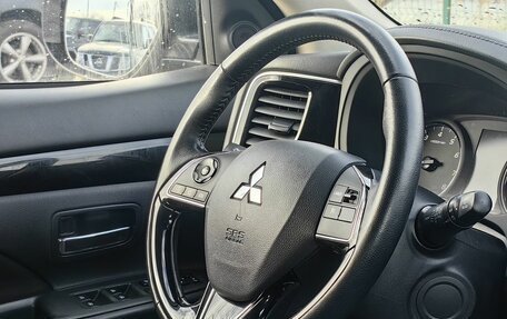 Mitsubishi Outlander III рестайлинг 3, 2021 год, 2 369 000 рублей, 11 фотография