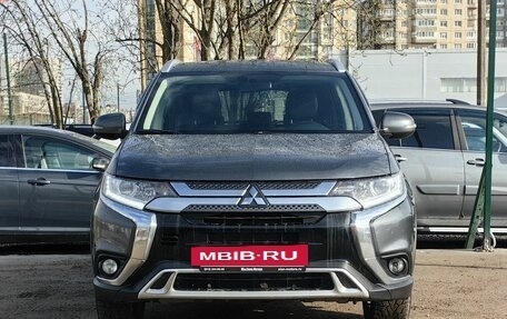 Mitsubishi Outlander III рестайлинг 3, 2021 год, 2 369 000 рублей, 2 фотография