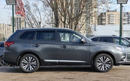 Mitsubishi Outlander III рестайлинг 3, 2021 год, 2 369 000 рублей, 4 фотография