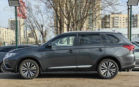 Mitsubishi Outlander III рестайлинг 3, 2021 год, 2 369 000 рублей, 5 фотография