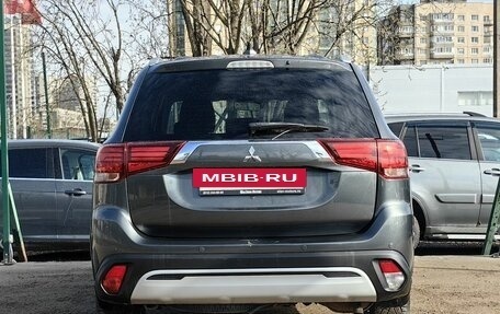 Mitsubishi Outlander III рестайлинг 3, 2021 год, 2 369 000 рублей, 7 фотография