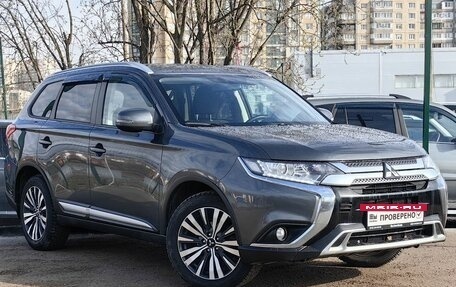 Mitsubishi Outlander III рестайлинг 3, 2021 год, 2 369 000 рублей, 3 фотография