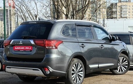 Mitsubishi Outlander III рестайлинг 3, 2021 год, 2 369 000 рублей, 8 фотография