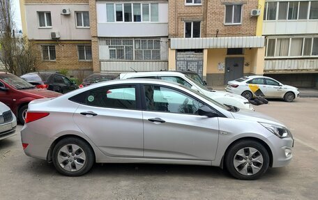 Hyundai Solaris II рестайлинг, 2014 год, 1 200 000 рублей, 3 фотография