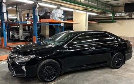 Toyota Camry, 2017 год, 2 350 000 рублей, 2 фотография