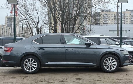 Skoda Superb III рестайлинг, 2018 год, 1 899 000 рублей, 5 фотография