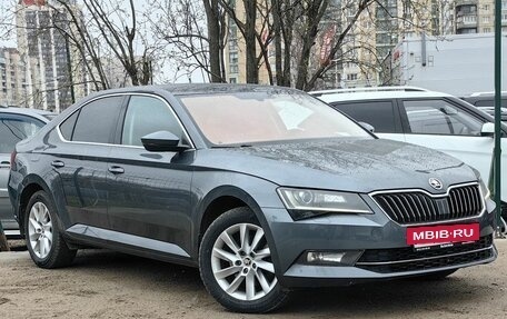 Skoda Superb III рестайлинг, 2018 год, 1 899 000 рублей, 3 фотография