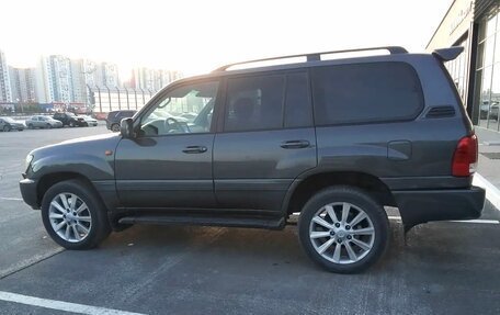 Toyota Land Cruiser 100 рестайлинг 2, 2006 год, 2 000 000 рублей, 22 фотография