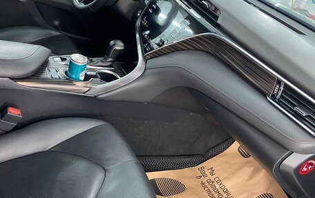 Toyota Camry, 2019 год, 2 990 000 рублей, 18 фотография