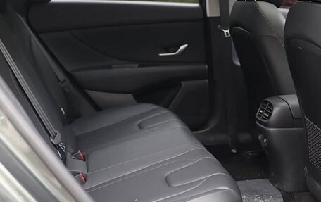 Hyundai Elantra, 2023 год, 1 600 000 рублей, 32 фотография