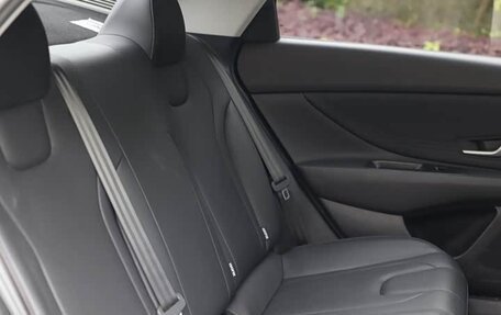 Hyundai Elantra, 2023 год, 1 600 000 рублей, 33 фотография