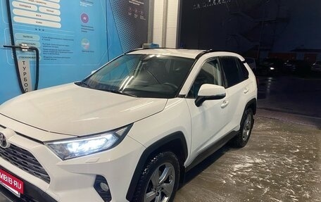 Toyota RAV4, 2022 год, 3 850 000 рублей, 6 фотография