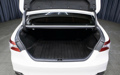 Toyota Camry, 2021 год, 3 049 000 рублей, 10 фотография
