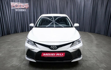 Toyota Camry, 2021 год, 3 049 000 рублей, 2 фотография