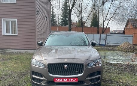 Jaguar F-Pace, 2017 год, 1 980 000 рублей, 1 фотография