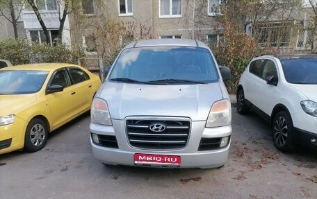 Hyundai H-1 II рестайлинг, 2005 год, 800 000 рублей, 1 фотография