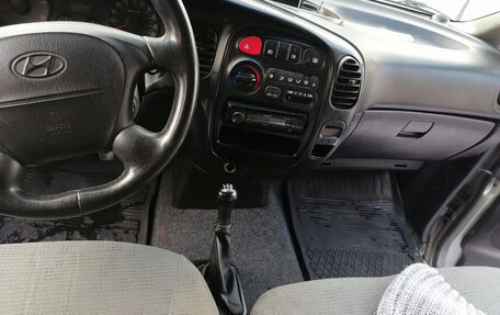 Hyundai H-1 II рестайлинг, 2005 год, 800 000 рублей, 3 фотография