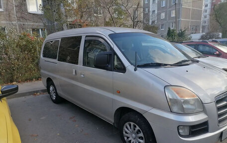 Hyundai H-1 II рестайлинг, 2005 год, 800 000 рублей, 2 фотография