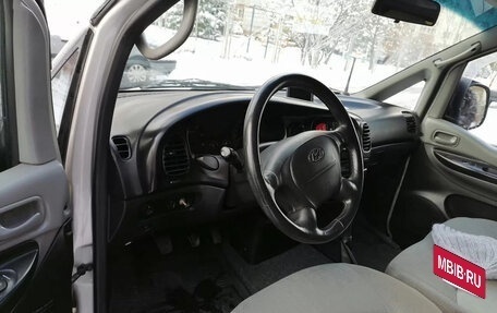 Hyundai H-1 II рестайлинг, 2005 год, 800 000 рублей, 4 фотография