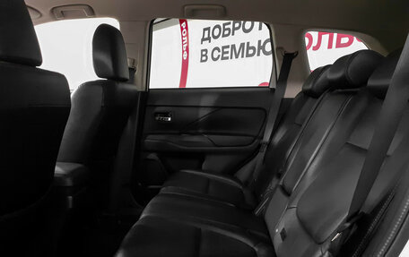 Mitsubishi Outlander III рестайлинг 3, 2016 год, 1 680 000 рублей, 10 фотография
