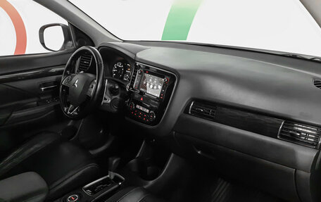 Mitsubishi Outlander III рестайлинг 3, 2016 год, 1 680 000 рублей, 9 фотография