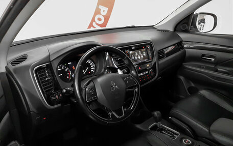 Mitsubishi Outlander III рестайлинг 3, 2016 год, 1 680 000 рублей, 7 фотография