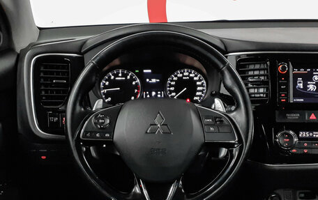 Mitsubishi Outlander III рестайлинг 3, 2016 год, 1 680 000 рублей, 11 фотография