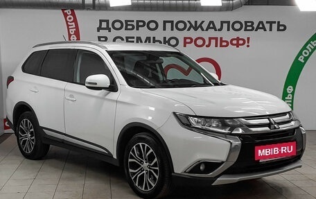 Mitsubishi Outlander III рестайлинг 3, 2016 год, 1 680 000 рублей, 3 фотография