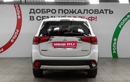 Mitsubishi Outlander III рестайлинг 3, 2016 год, 1 680 000 рублей, 5 фотография