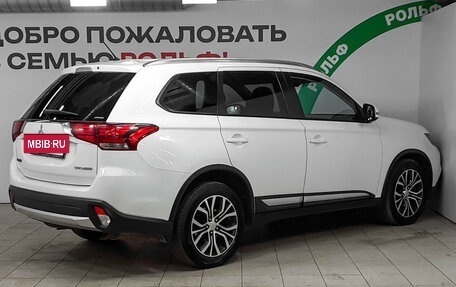 Mitsubishi Outlander III рестайлинг 3, 2016 год, 1 680 000 рублей, 4 фотография