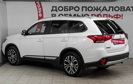 Mitsubishi Outlander III рестайлинг 3, 2016 год, 1 680 000 рублей, 6 фотография