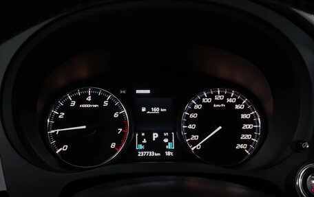 Mitsubishi Outlander III рестайлинг 3, 2016 год, 1 680 000 рублей, 12 фотография