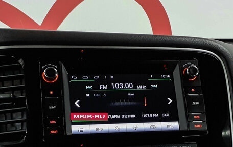 Mitsubishi Outlander III рестайлинг 3, 2016 год, 1 680 000 рублей, 13 фотография