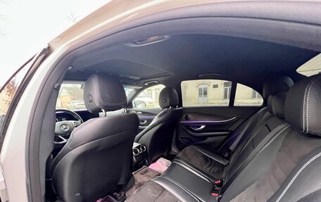 Mercedes-Benz E-Класс, 2017 год, 3 600 000 рублей, 4 фотография