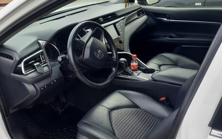 Toyota Camry, 2019 год, 1 999 000 рублей, 5 фотография