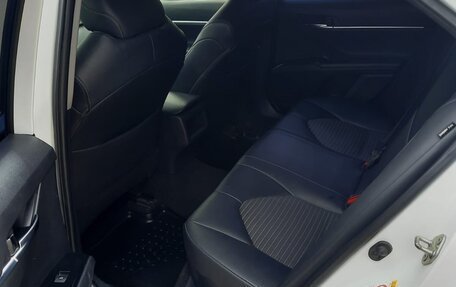 Toyota Camry, 2019 год, 1 999 000 рублей, 6 фотография