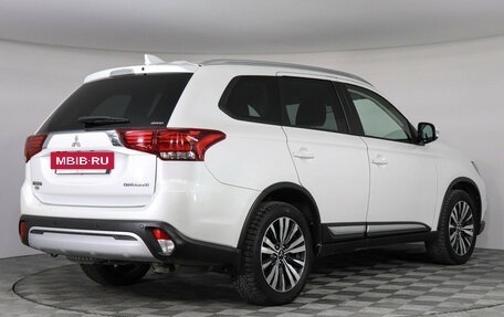Mitsubishi Outlander III рестайлинг 3, 2019 год, 2 397 000 рублей, 6 фотография
