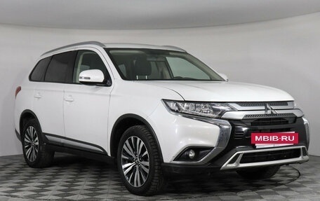 Mitsubishi Outlander III рестайлинг 3, 2019 год, 2 397 000 рублей, 4 фотография