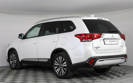 Mitsubishi Outlander III рестайлинг 3, 2019 год, 2 397 000 рублей, 8 фотография