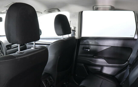 Mitsubishi Outlander III рестайлинг 3, 2019 год, 2 397 000 рублей, 13 фотография