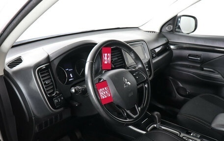 Mitsubishi Outlander III рестайлинг 3, 2019 год, 2 397 000 рублей, 10 фотография