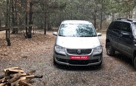 Volkswagen Touran III, 2008 год, 800 000 рублей, 1 фотография