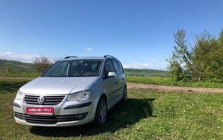 Volkswagen Touran III, 2008 год, 800 000 рублей, 2 фотография