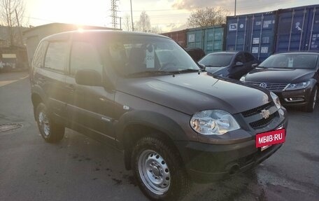 Chevrolet Niva I рестайлинг, 2017 год, 739 000 рублей, 3 фотография