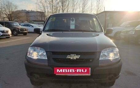 Chevrolet Niva I рестайлинг, 2017 год, 739 000 рублей, 2 фотография