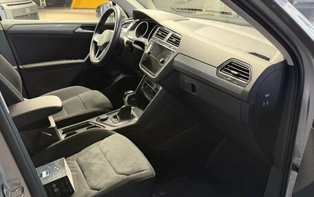 Volkswagen Tiguan II, 2021 год, 3 250 000 рублей, 14 фотография