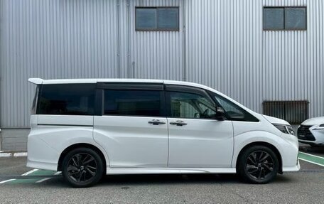 Honda Stepwgn IV, 2020 год, 1 820 000 рублей, 4 фотография