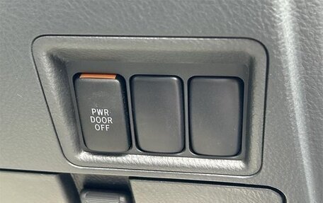 Toyota ISis I, 2014 год, 1 315 000 рублей, 16 фотография