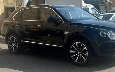 Bentley Bentayga I, 2016 год, 10 000 000 рублей, 3 фотография