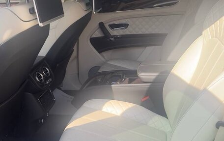 Bentley Bentayga I, 2016 год, 10 000 000 рублей, 8 фотография